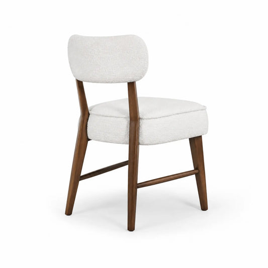Silla de madera y bouclé blanco
